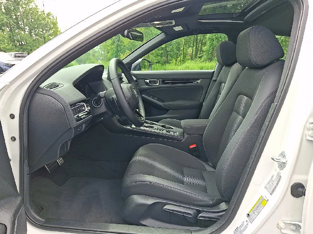 2026 Honda Civic Hatchback Sport - Photo 13
