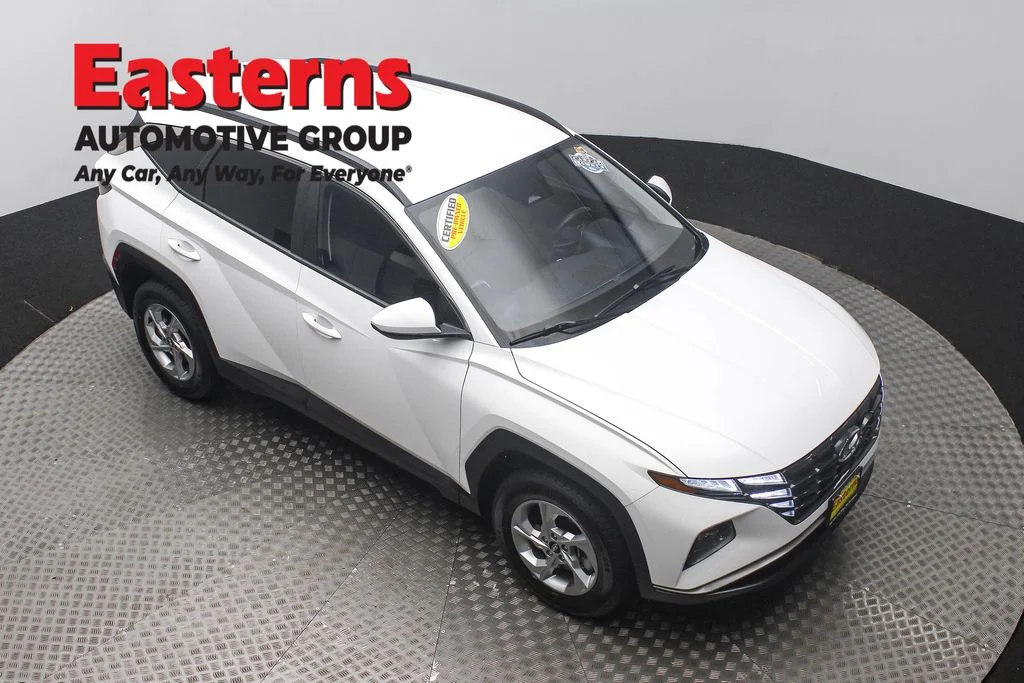 Used 2024 White Hyundai SEL image 3