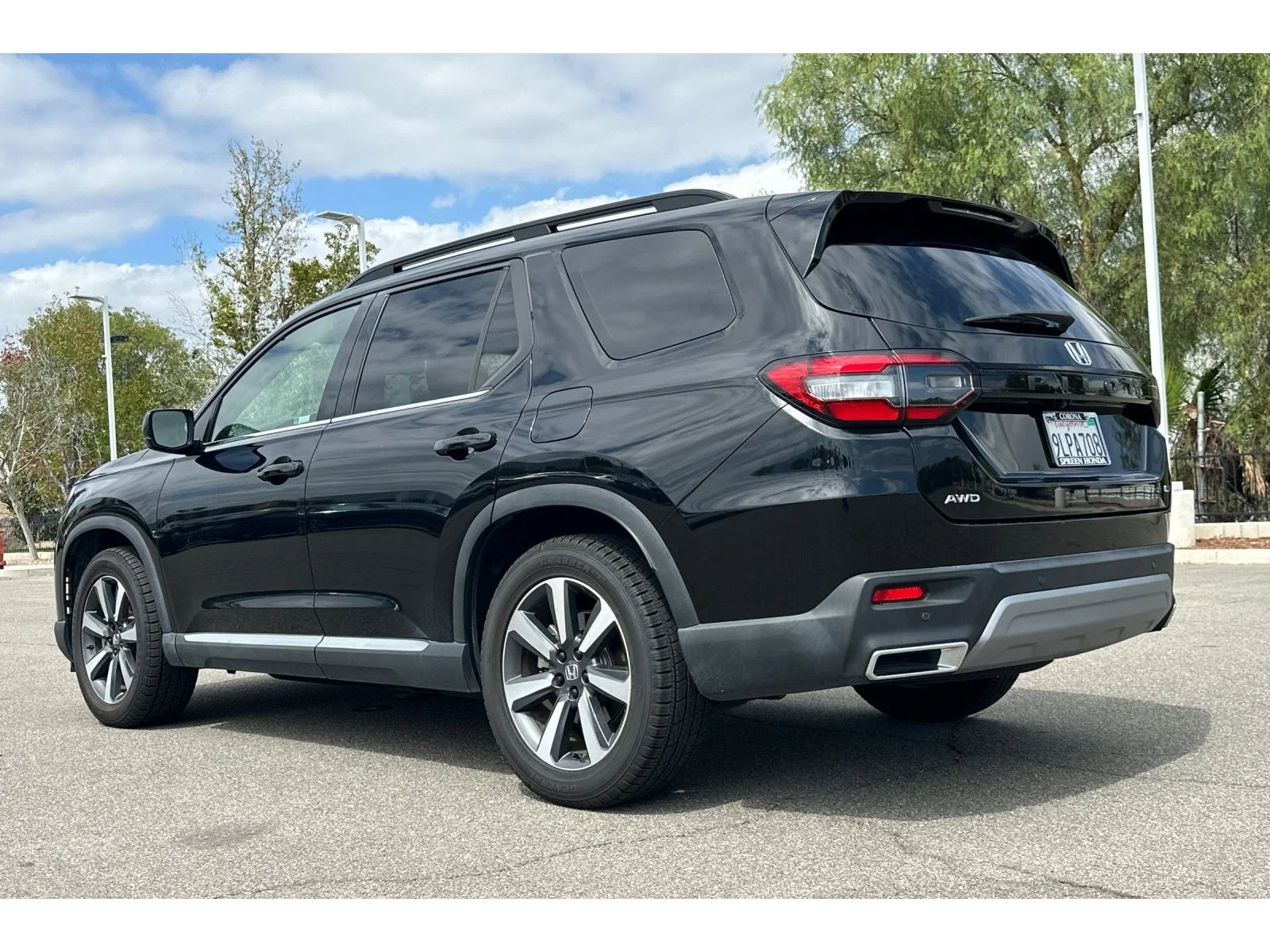 Used 2024 Crystal Black Pearl Honda Touring image 3