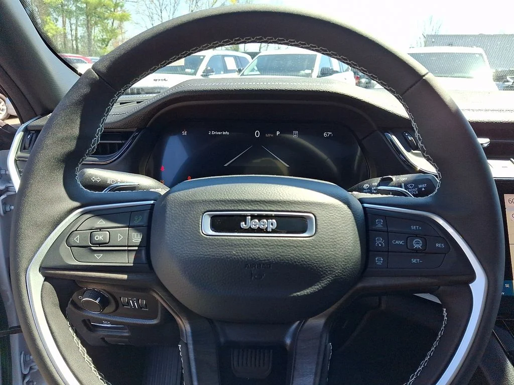 New 2026 Bright White Clear-Coat Exterior Paint Jeep Altitude image 13