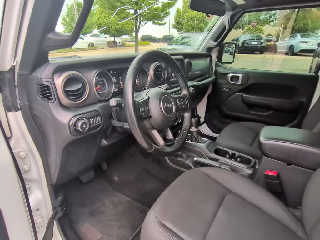 Used 2020 White Jeep Unlimited Sport S image 10