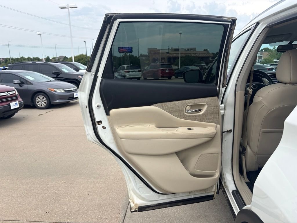 Used 2019 Pearl White Tricoat Nissan SL image 35