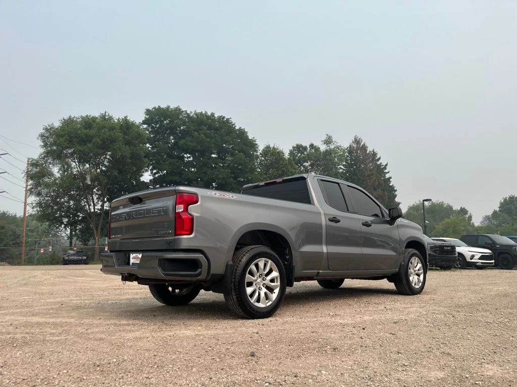 Used 2021 Steel Metallic Chevrolet Custom image 7