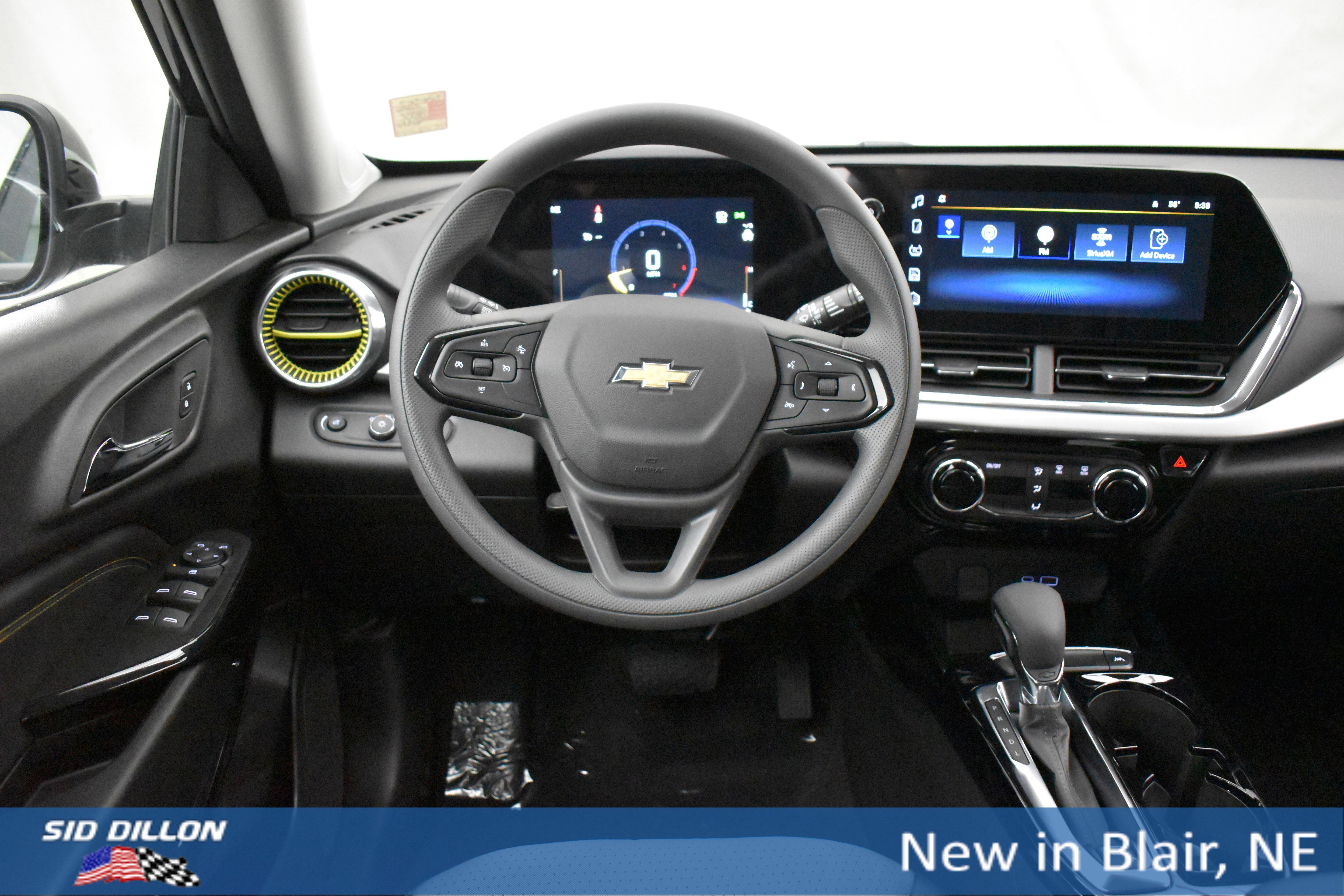 New 2026 Mosaic Black Metallic Chevrolet LT image 4