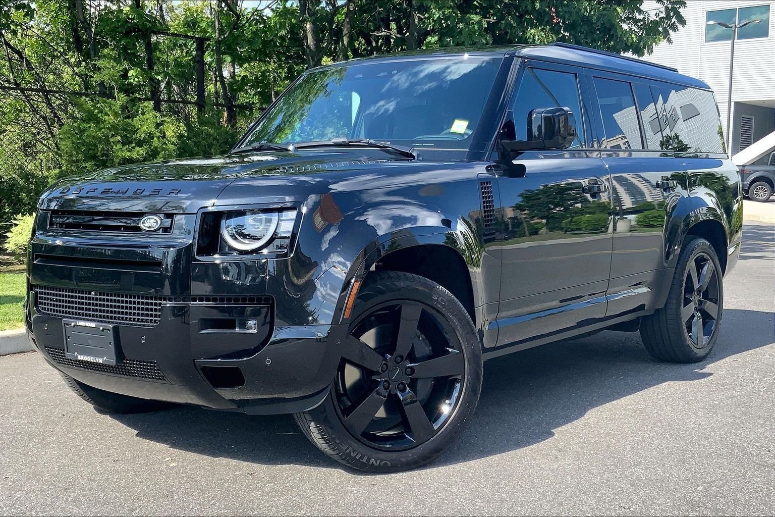 2026 Land Rover Defender 130 X-Dynamic SE P400's photo