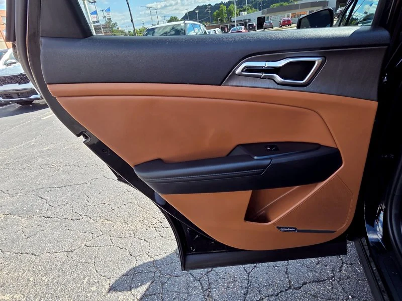 Used 2026 Black Kia X-Line image 19