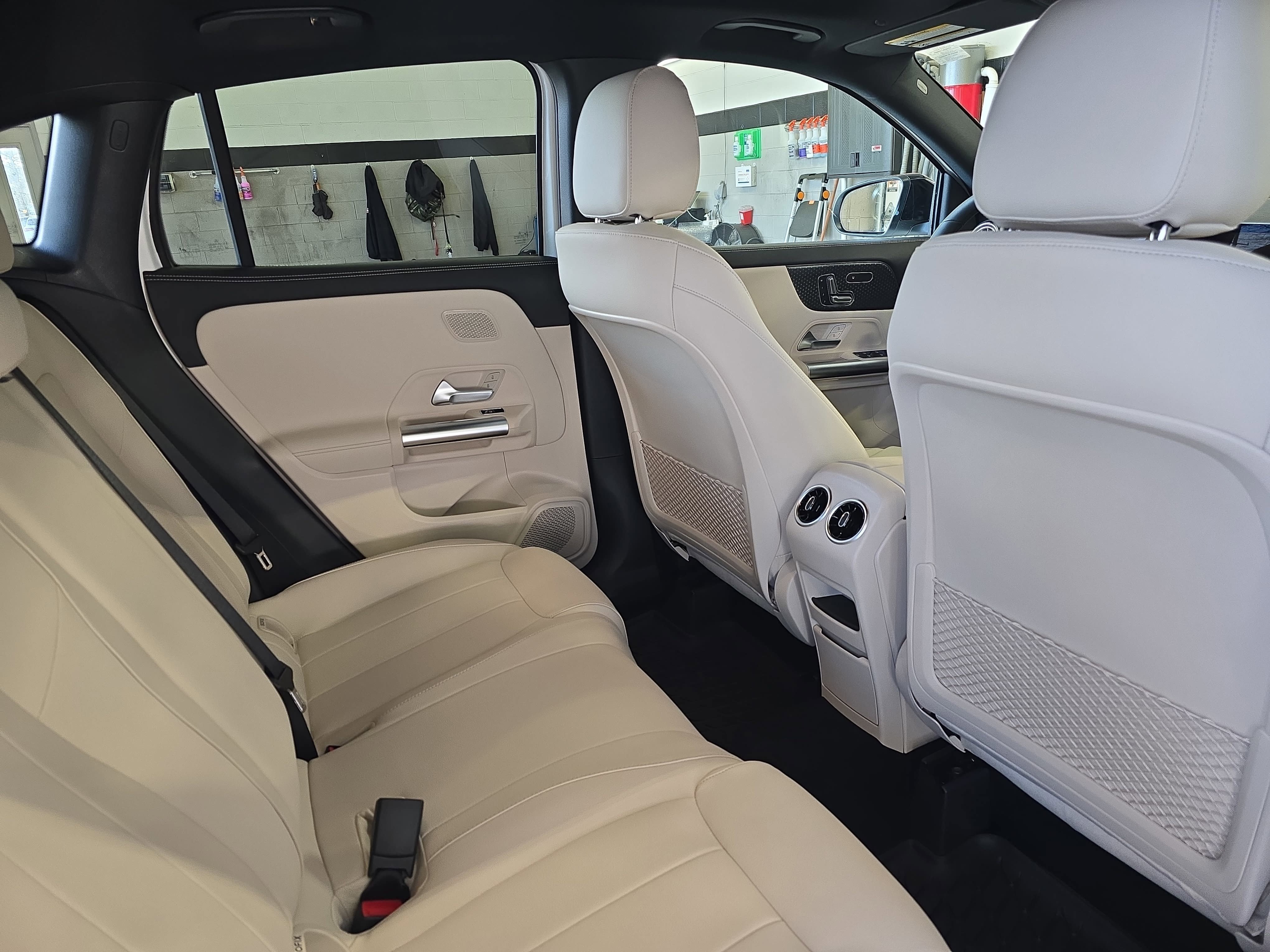 New 2026 Polar White Mercedes-Benz GLA250 image 11