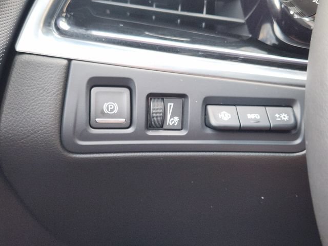 Used 2024 Argent Silver Metallic Cadillac Sport image 23