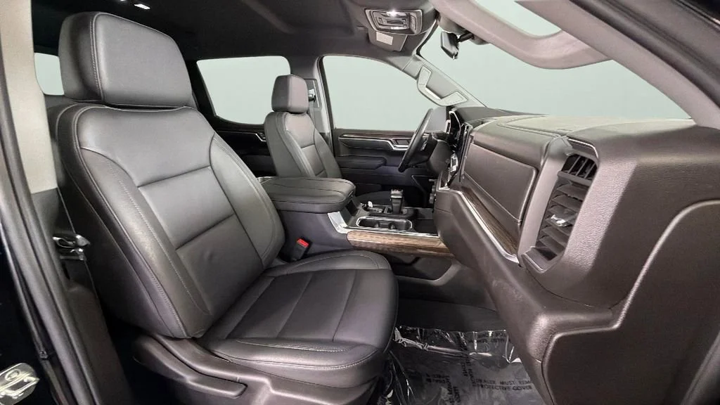 Used 2025 Black Chevrolet RST image 36