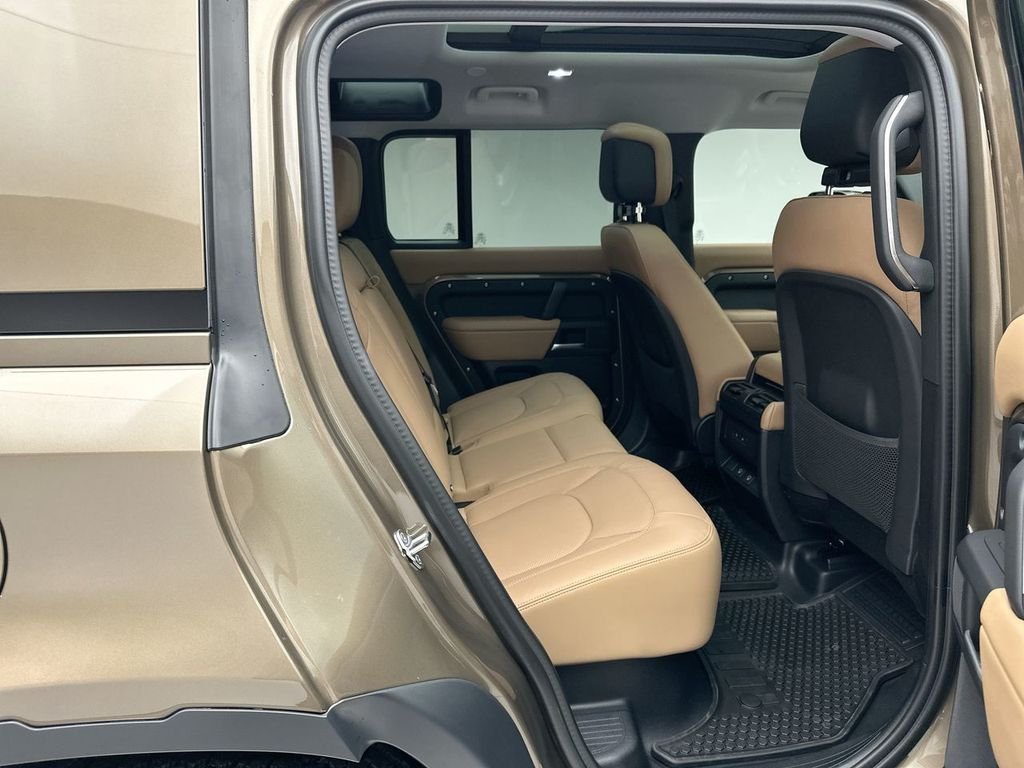 Used 2025 Gondwana Stone Metallic Land Rover S image 6