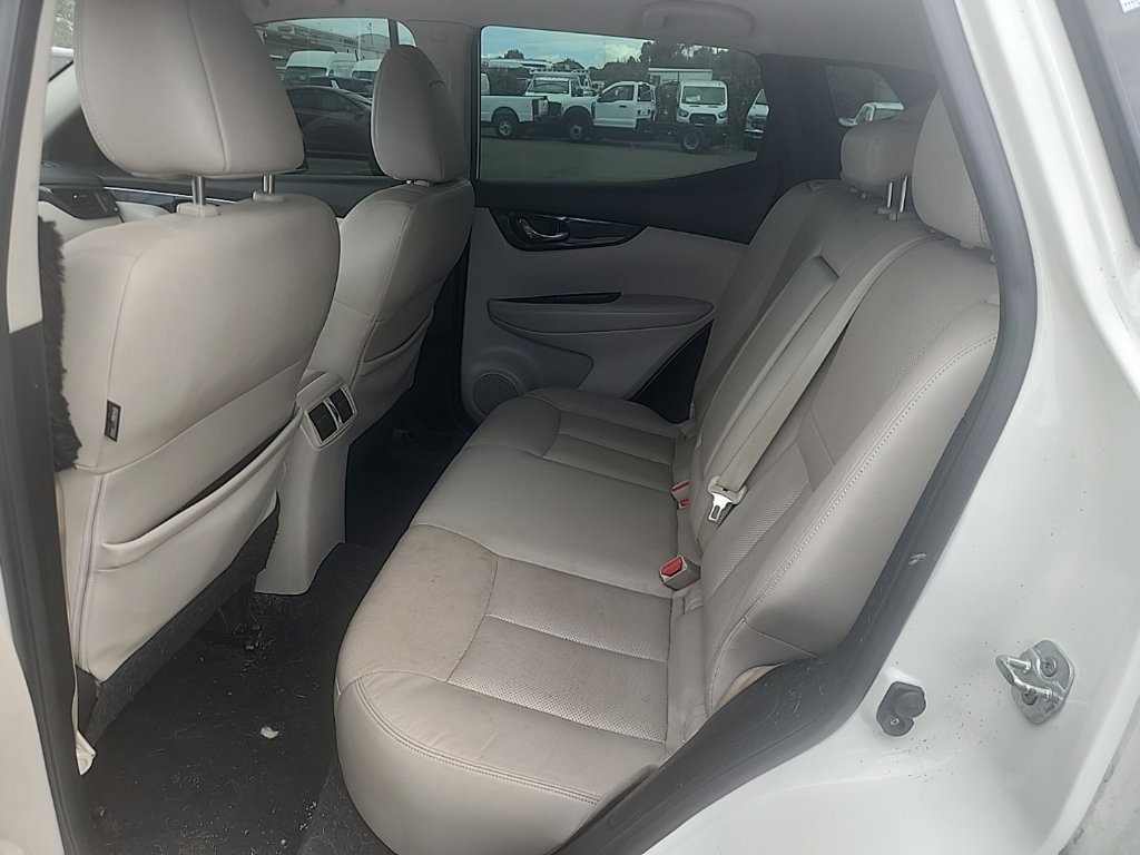 Used 2017 White Nissan SL image 20