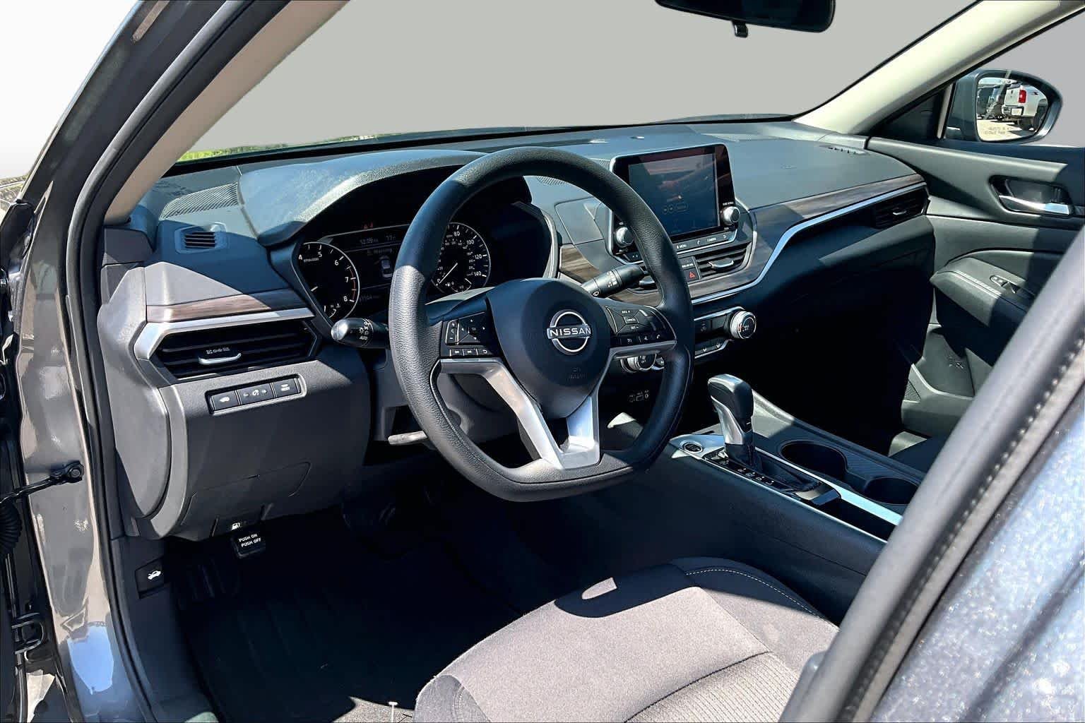 2025 Nissan Altima SV - Photo 18