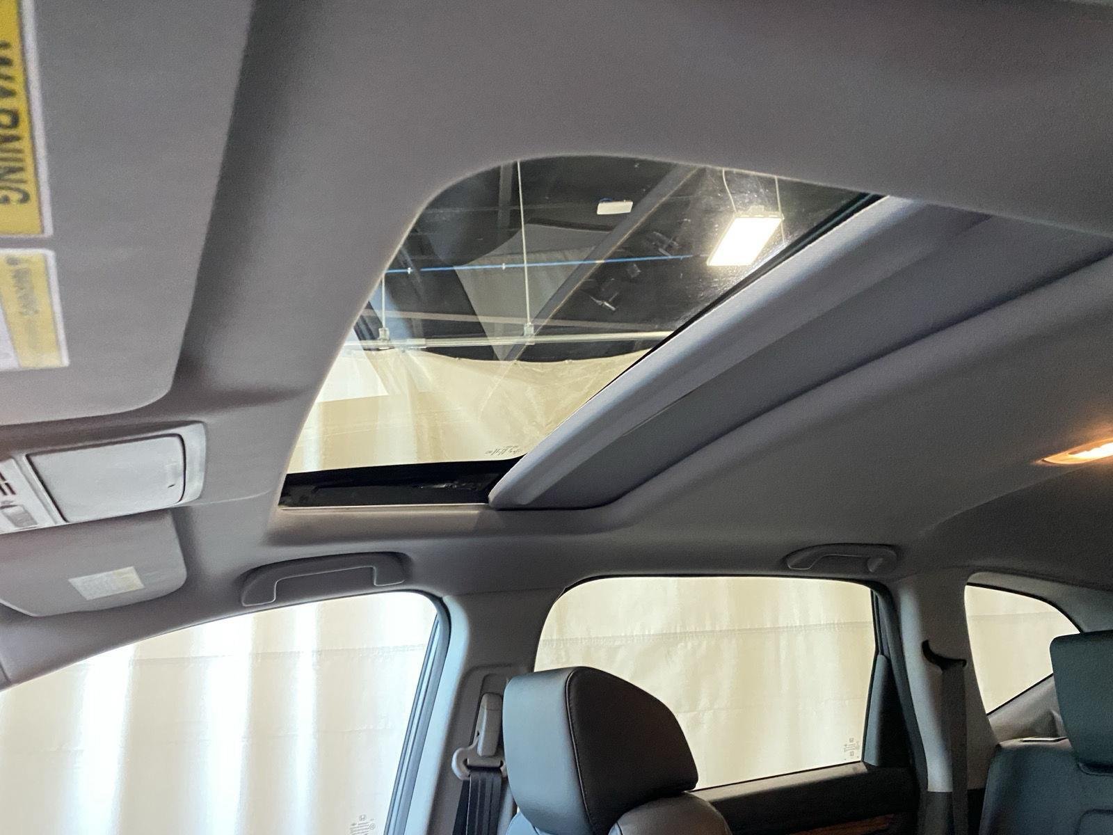 Used 2019 Modern Steel Metallic Honda Touring image 22