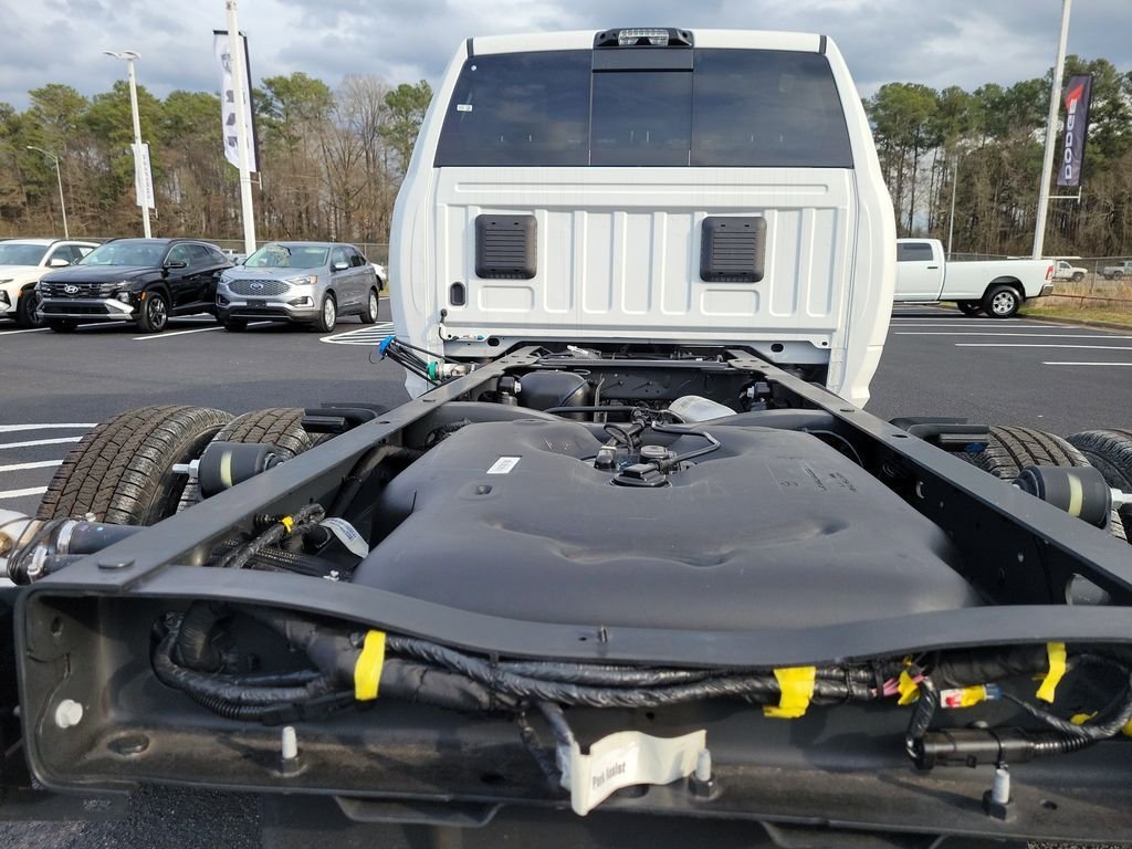 New 2026 Bright White Clear-Coat Exterior Paint RAM Tradesman image 30