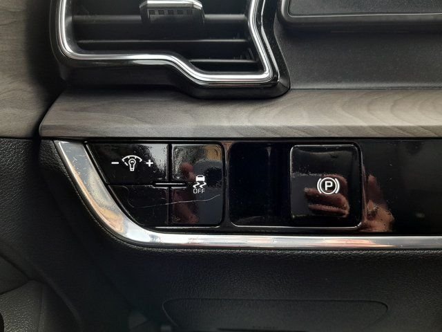 Used 2023 White Kia X-Line image 18