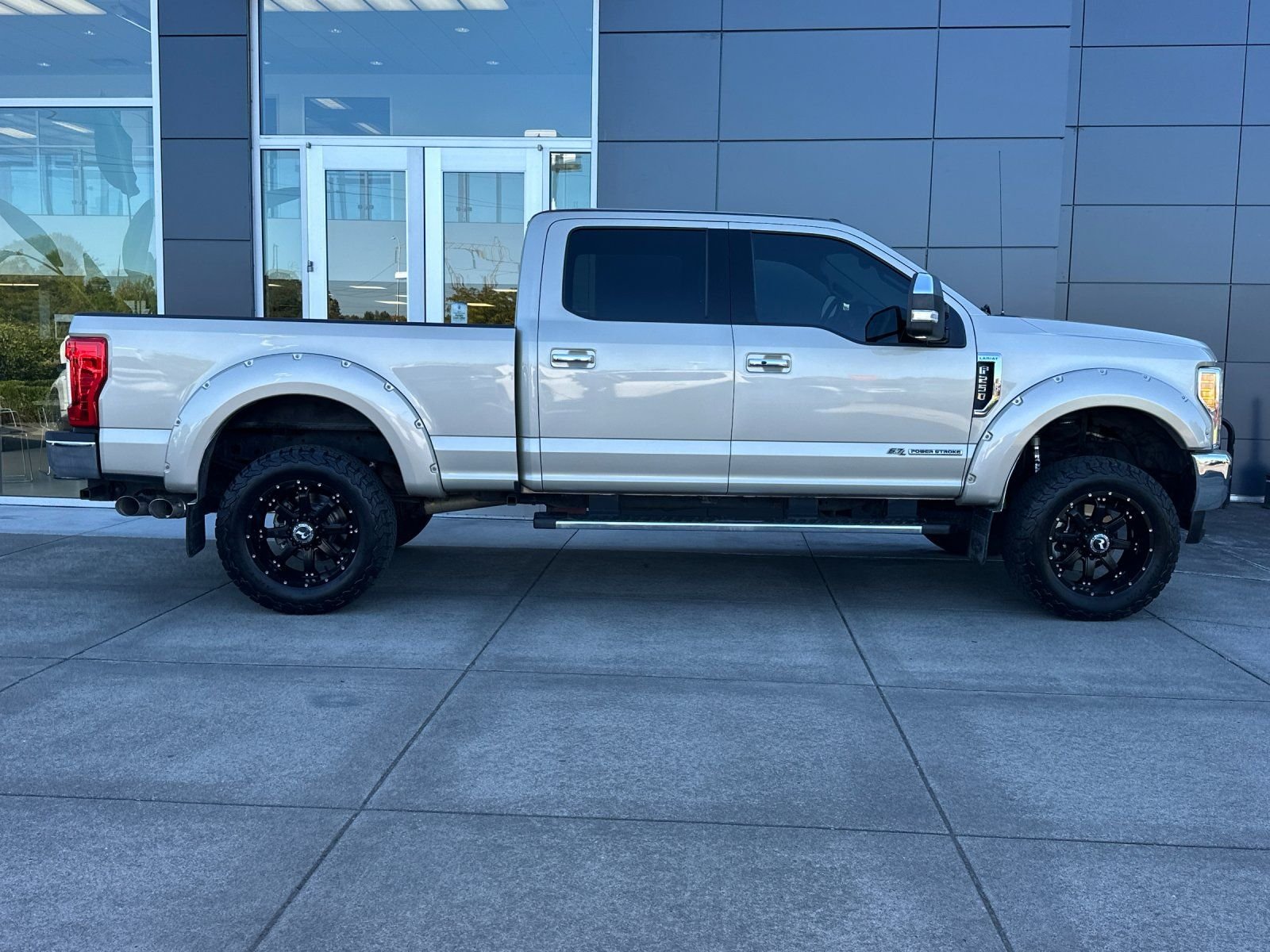 Used 2017 White Gold Metallic Ford Lariat image 2