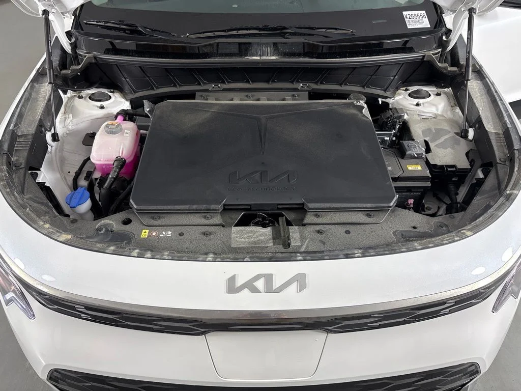 New 2026 Snow White Pearl Kia WIND image 41