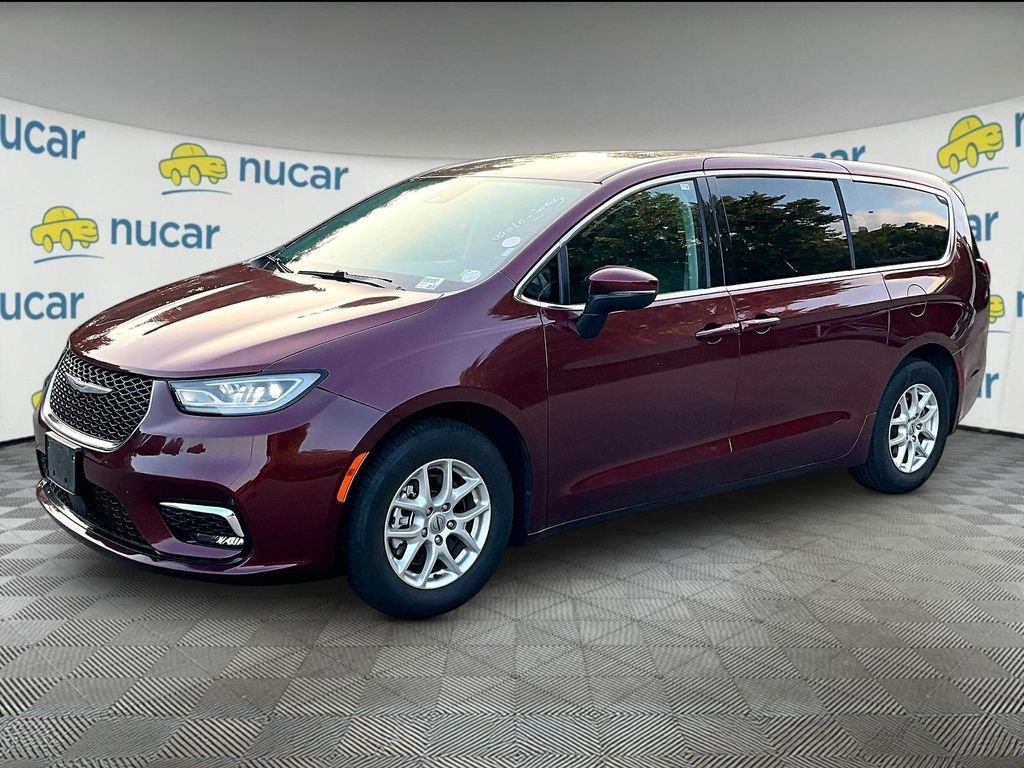 Used 2023 Red Chrysler Touring L image 3
