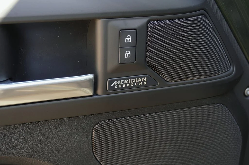 New 2026 Woolstone Green Land Rover X-Dynamic SE image 12