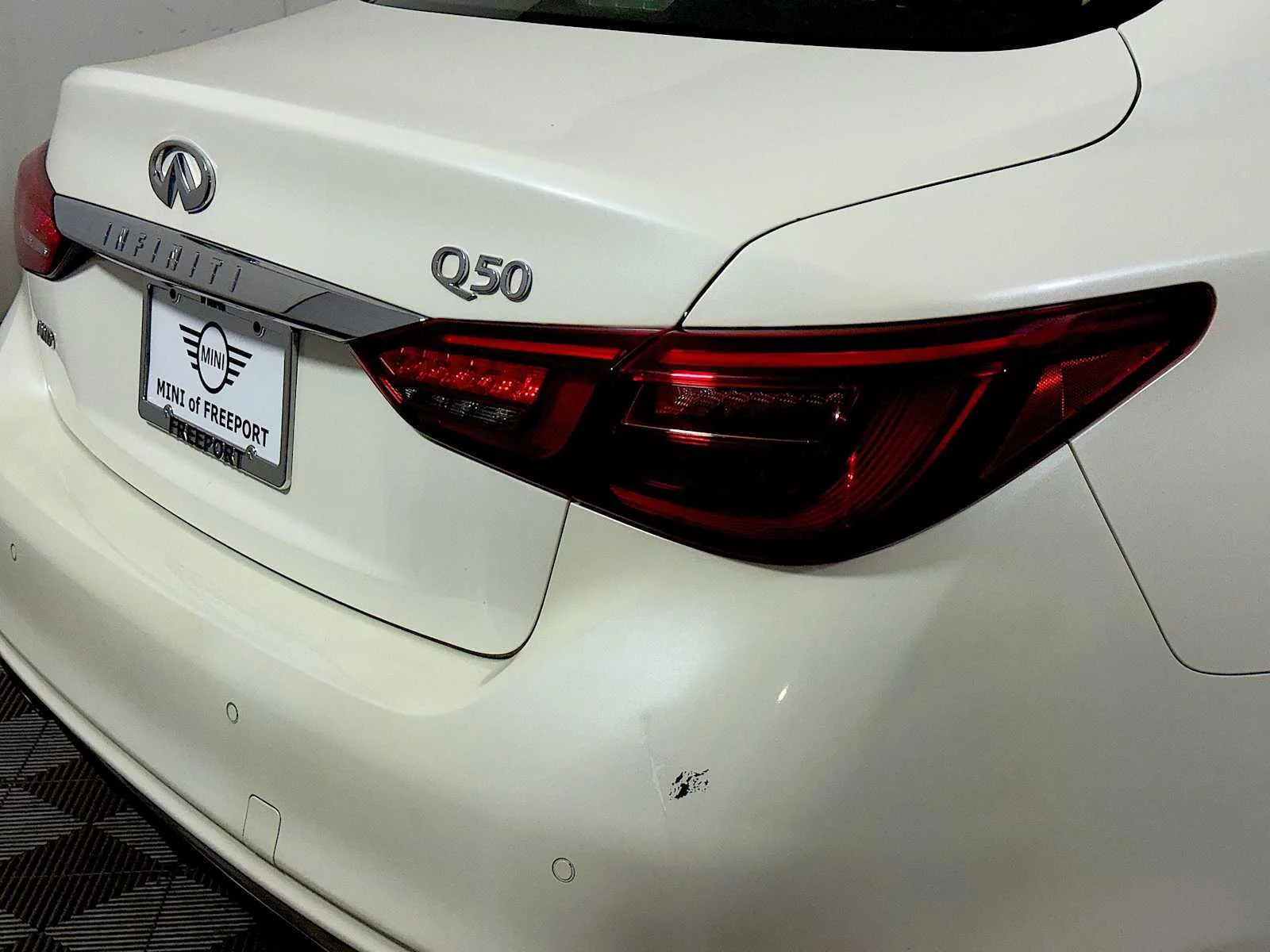 Used 2023 Majestic White INFINITI LUXE image 28