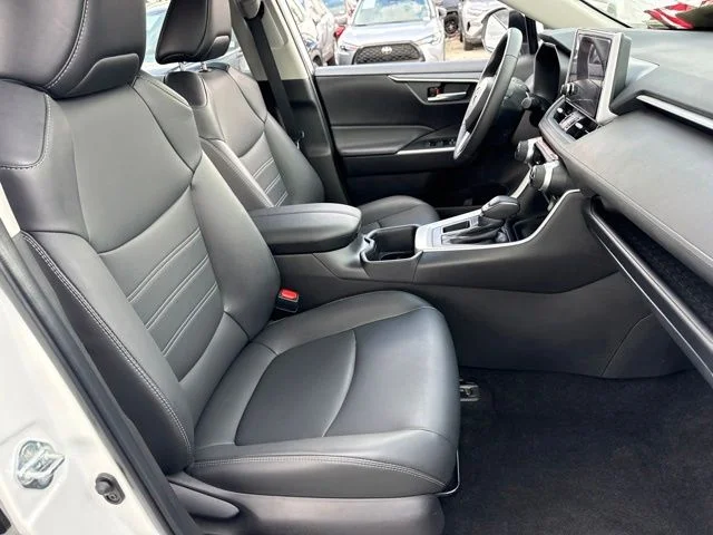 Used 2025 Beige Toyota XLE Premium image 21