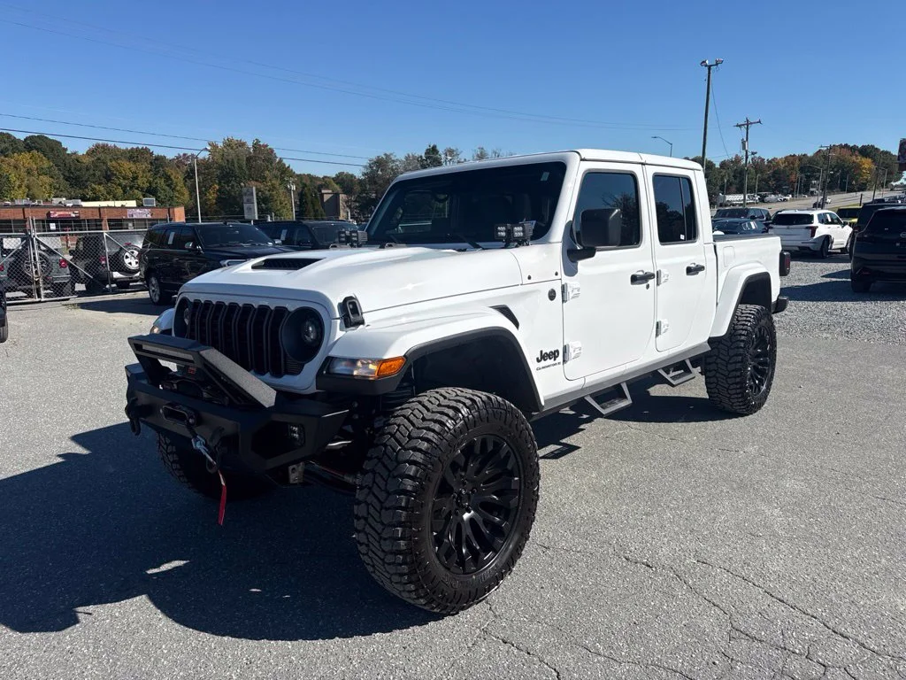 Used 2025 White Jeep Sport S image 1