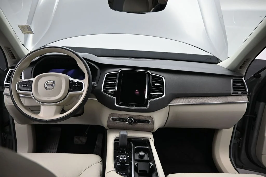 Certified Used 2024 Vapour Grey Volvo Plus image 13