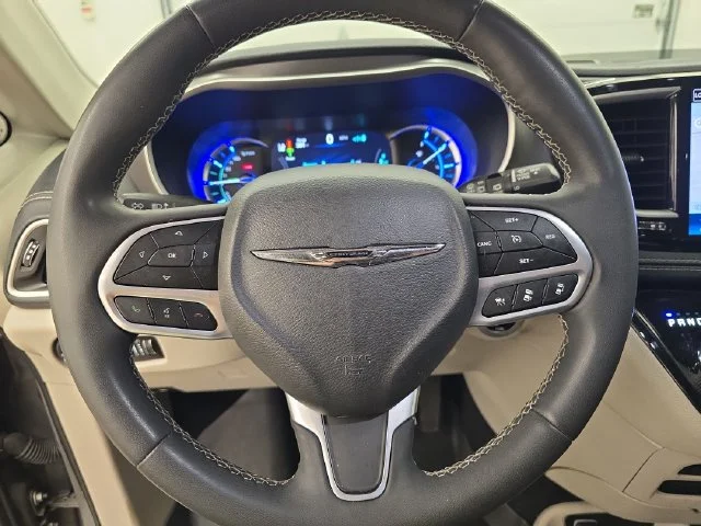 Used 2022 Ceramic Gray Clearcoat Chrysler Touring L image 33