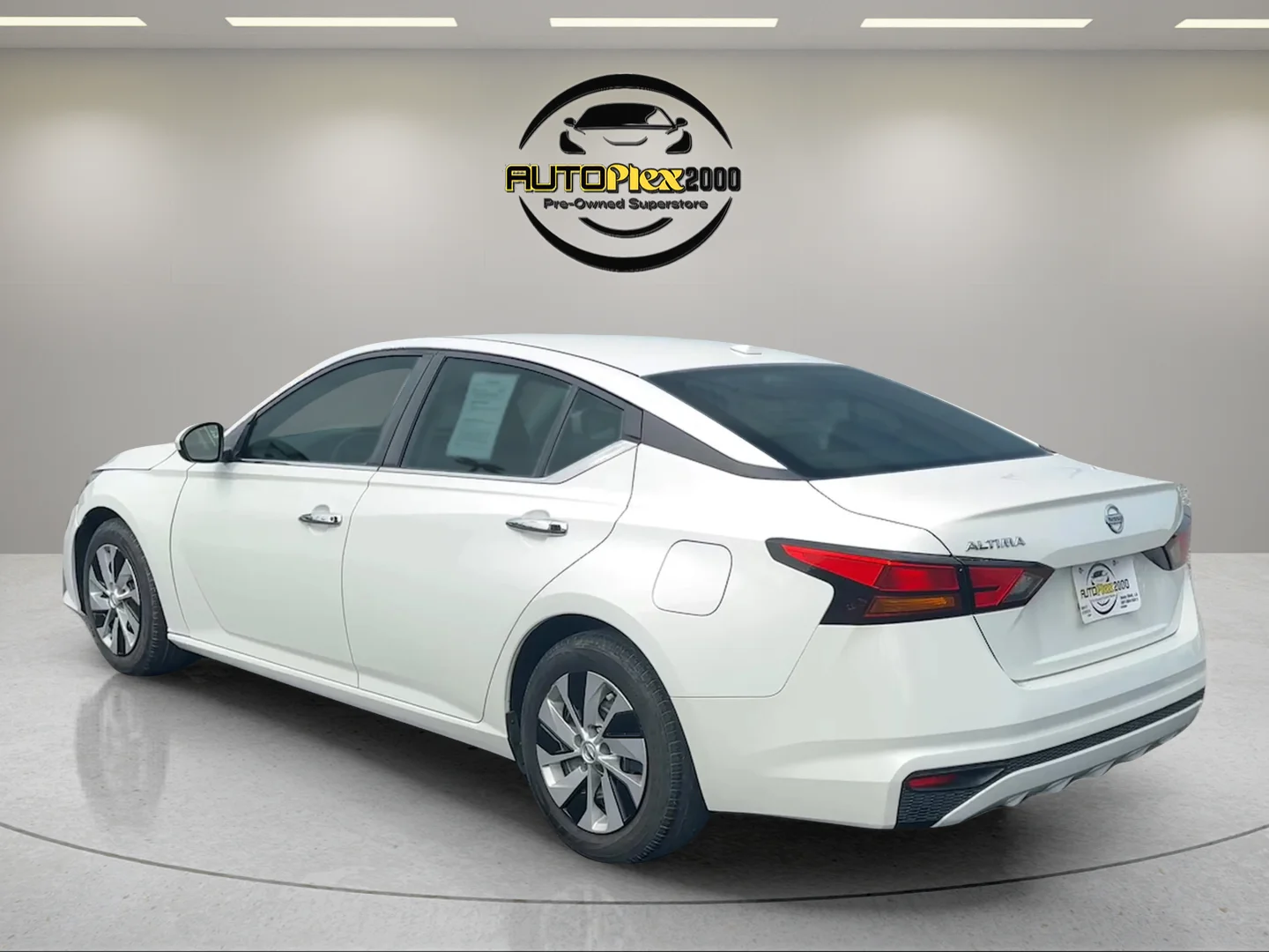 Used 2020 White Nissan 2.5 S image 5
