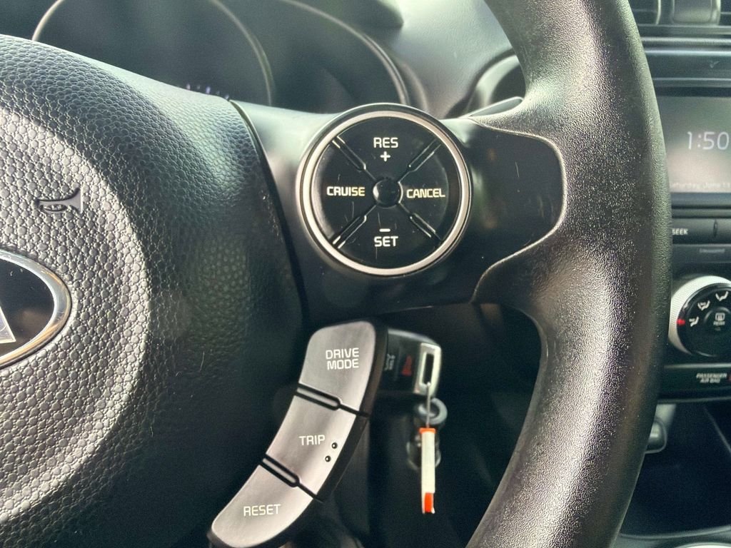 Used 2019 Green Kia Base image 28