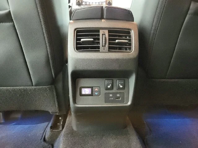Used 2021 White Nissan Platinum image 35