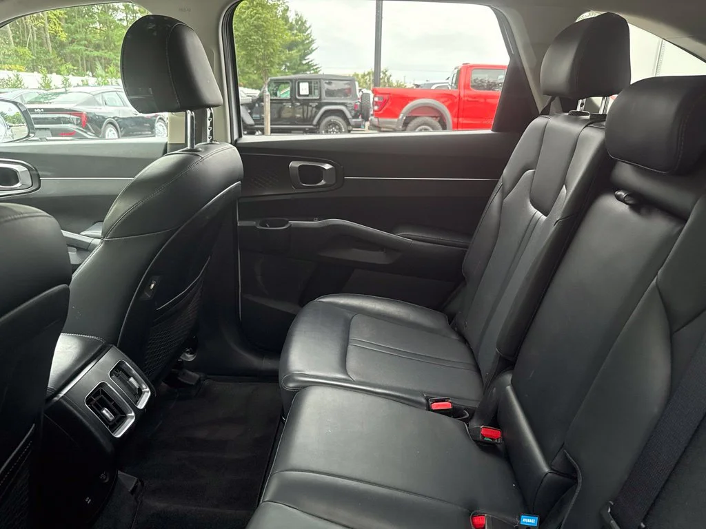 Used 2021 White Kia S image 10