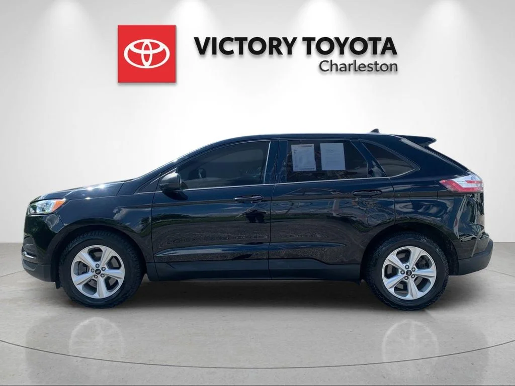 Used 2023 Black Ford SE image 2