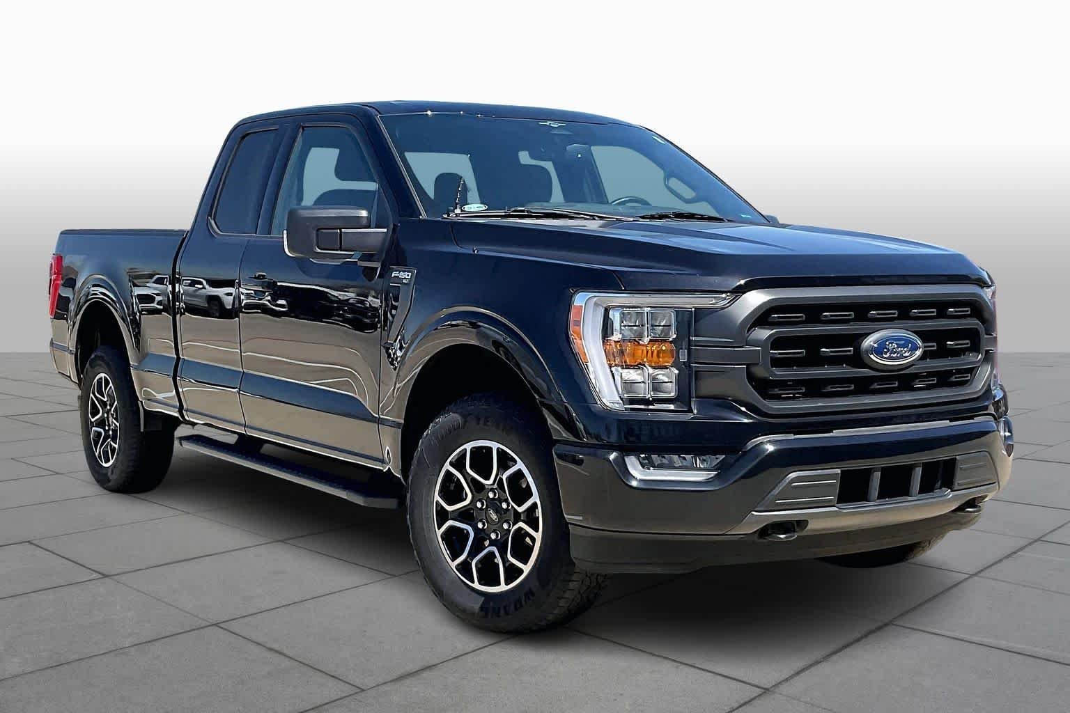 Used 2023 Agate Black Metallic Ford XLT image 4