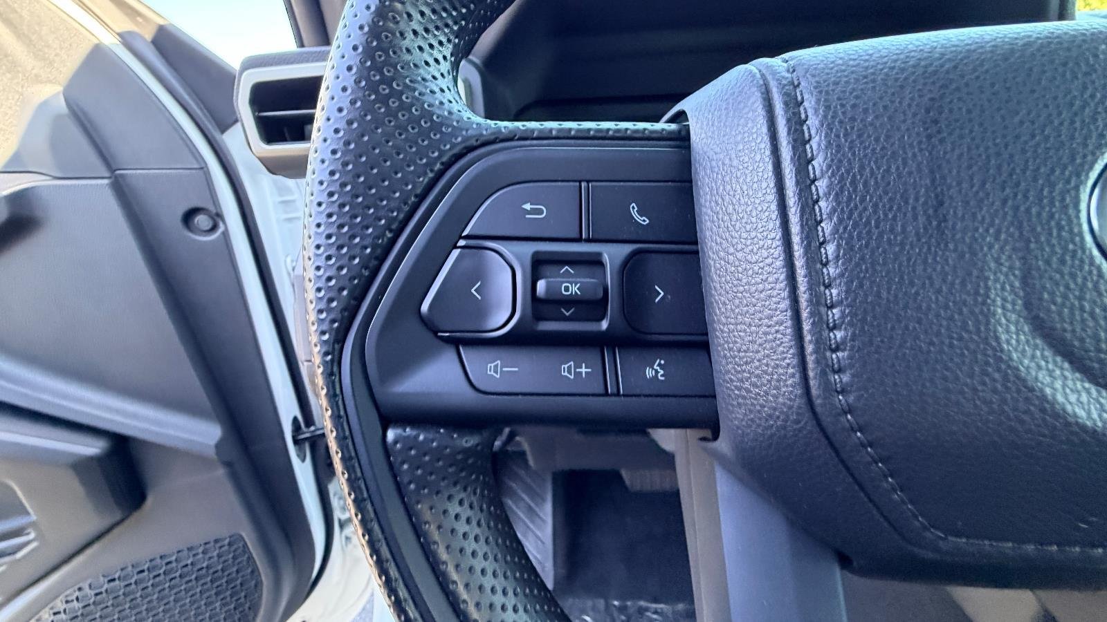 2025 Toyota Tacoma SR - Photo 27