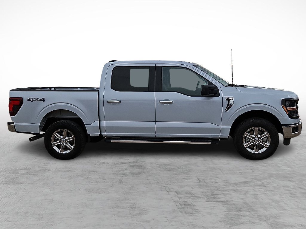 Used 2025 White Metallic Ford XLT image 12