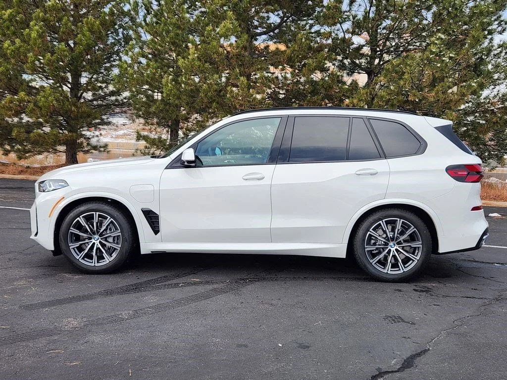 Used 2026 Alpine White BMW xDrive50e image 2