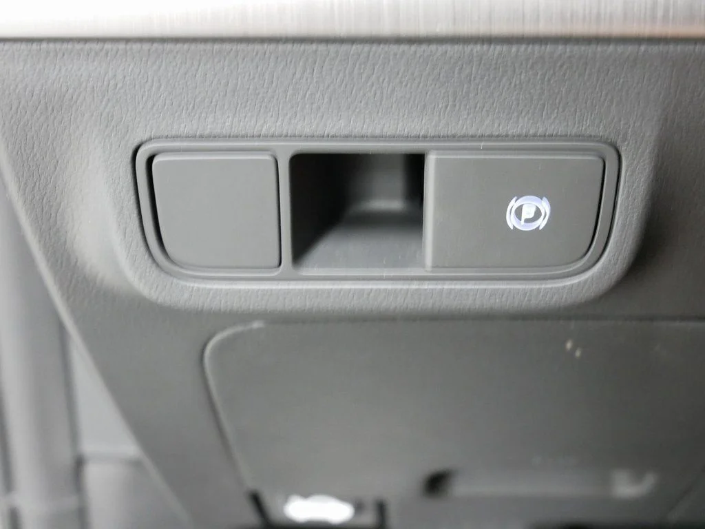 Used 2025 Black Hyundai SEL image 17