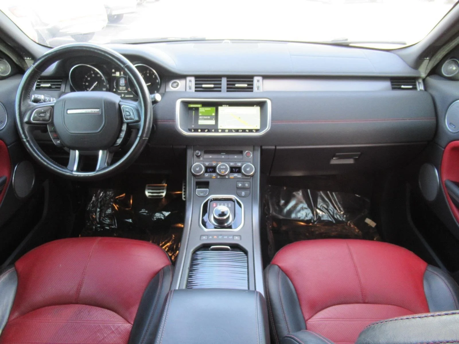 Used 2018 Santorini Black Land Rover HSE Dynamic image 12