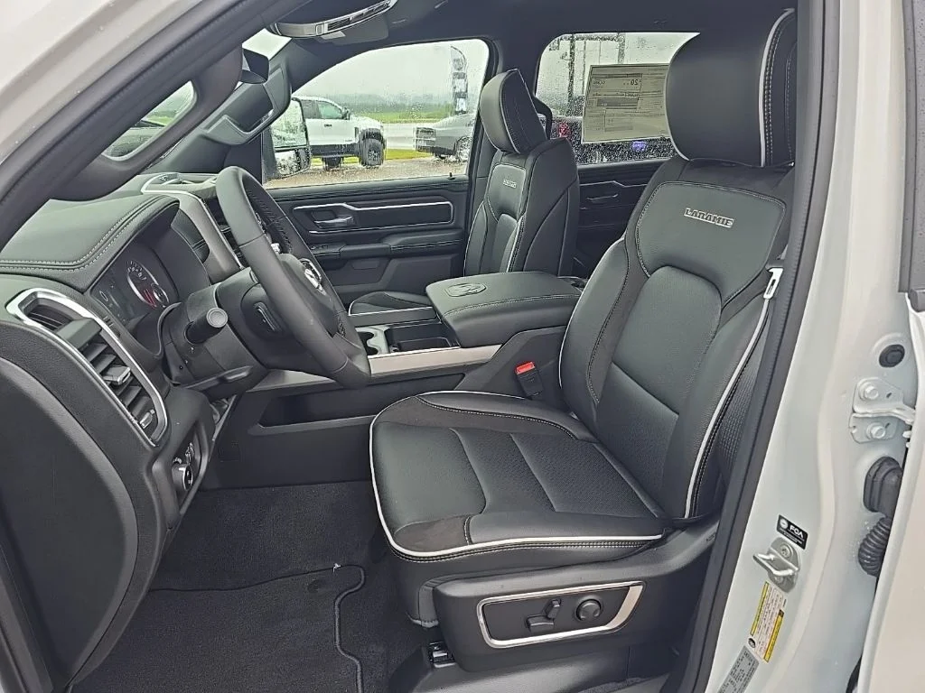 New 2026 Ivory White Tri-Coat Pearl-Coat Exterior Paint RAM Laramie image 21