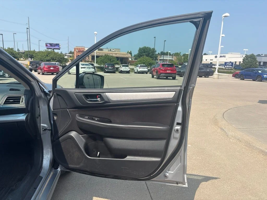 Used 2015 Silver Subaru 2.5i Premium image 24