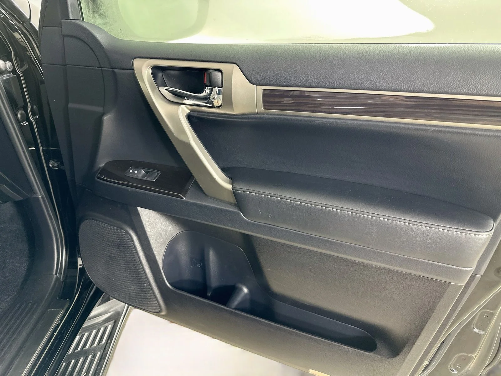 Used 2014 Black Lexus  image 43