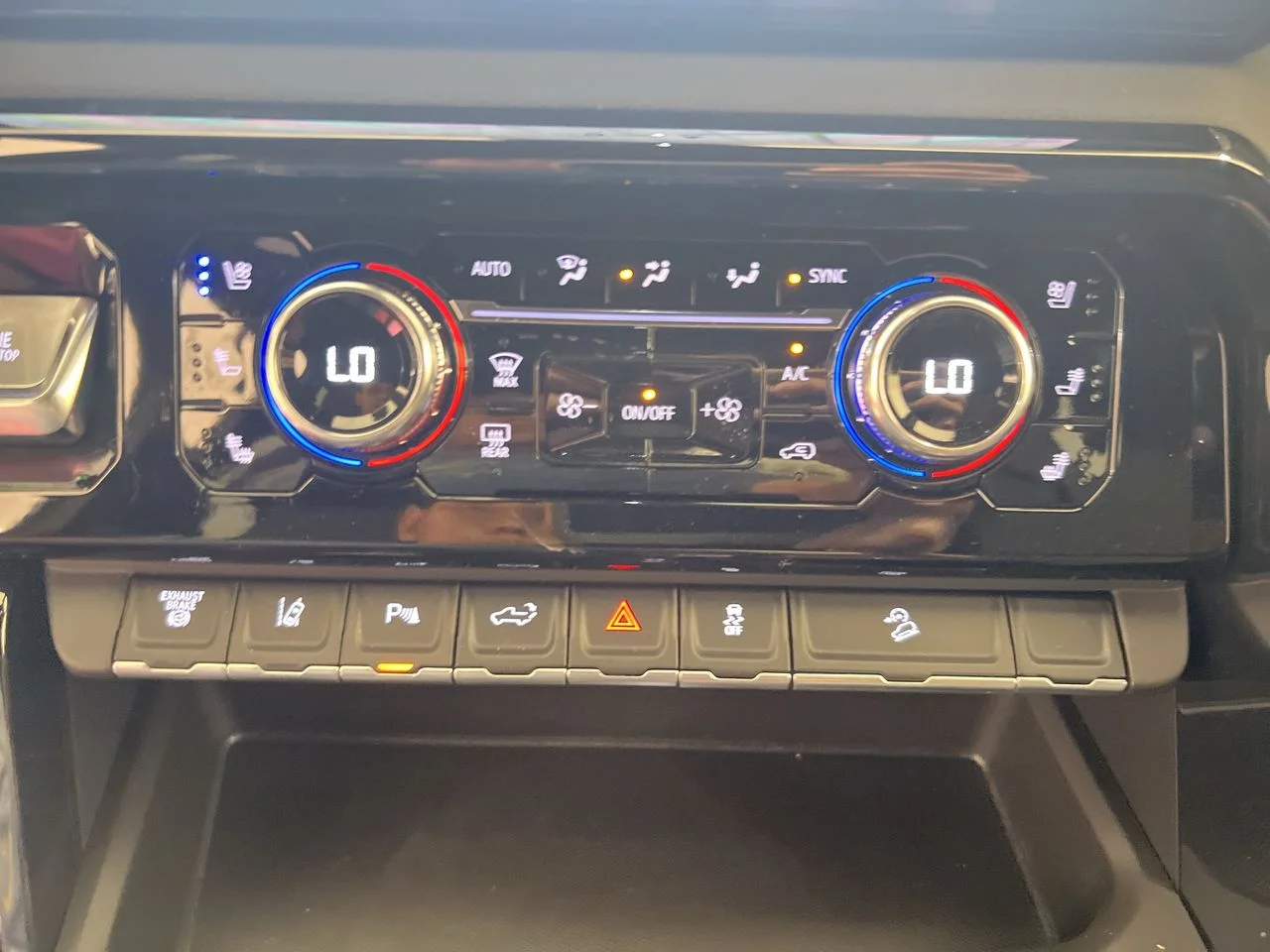 2025 GMC Sierra 2500HD AT4 - Photo 82