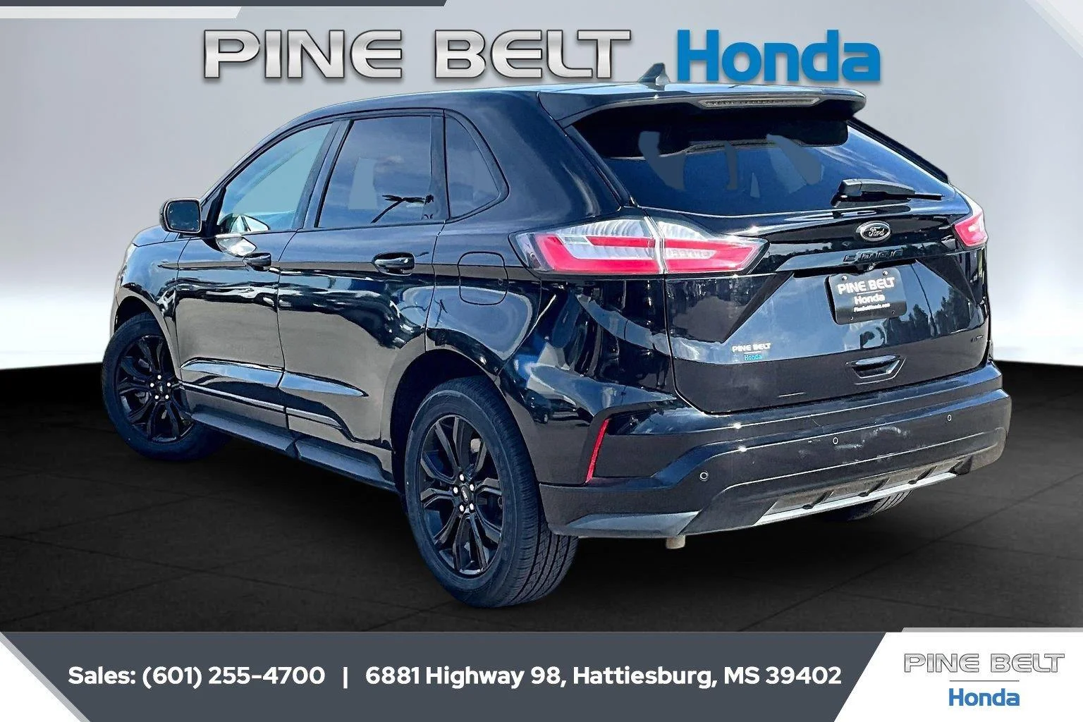 Used 2022 Agate Black Ford SE image 2