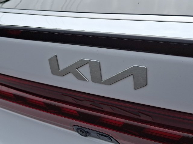 Used 2022 White Kia GT-Line image 31
