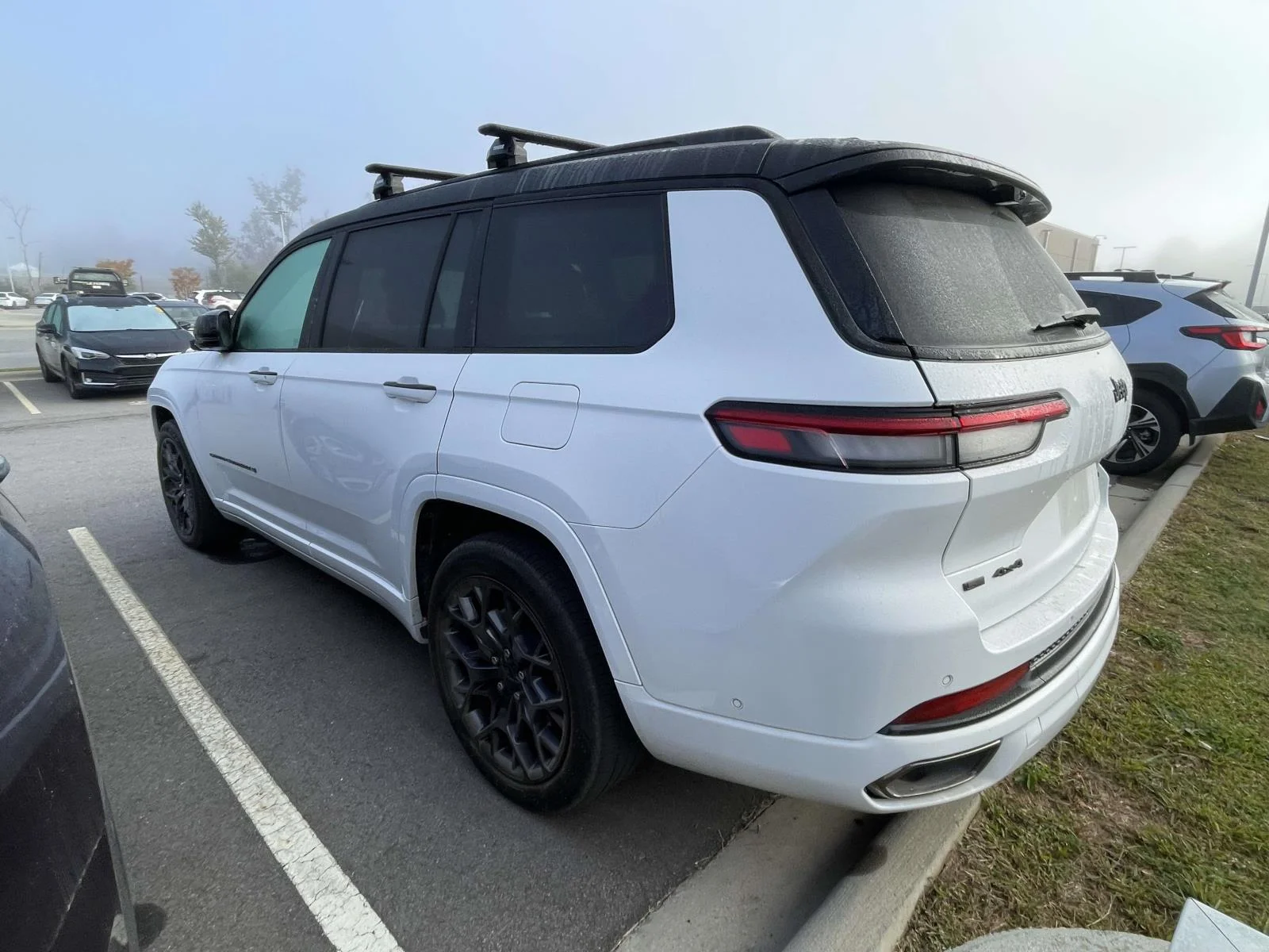 Used 2023  Jeep Summit Reserve image 3