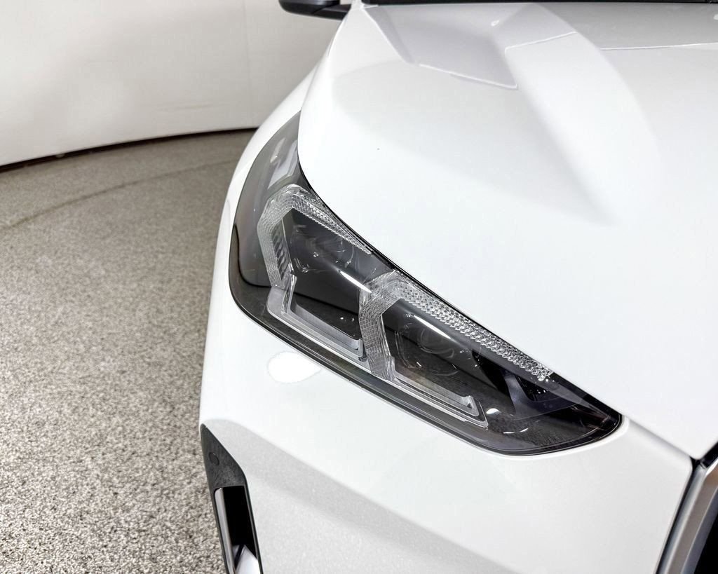 Certified Used 2025 Alpine White BMW xDrive28i image 9