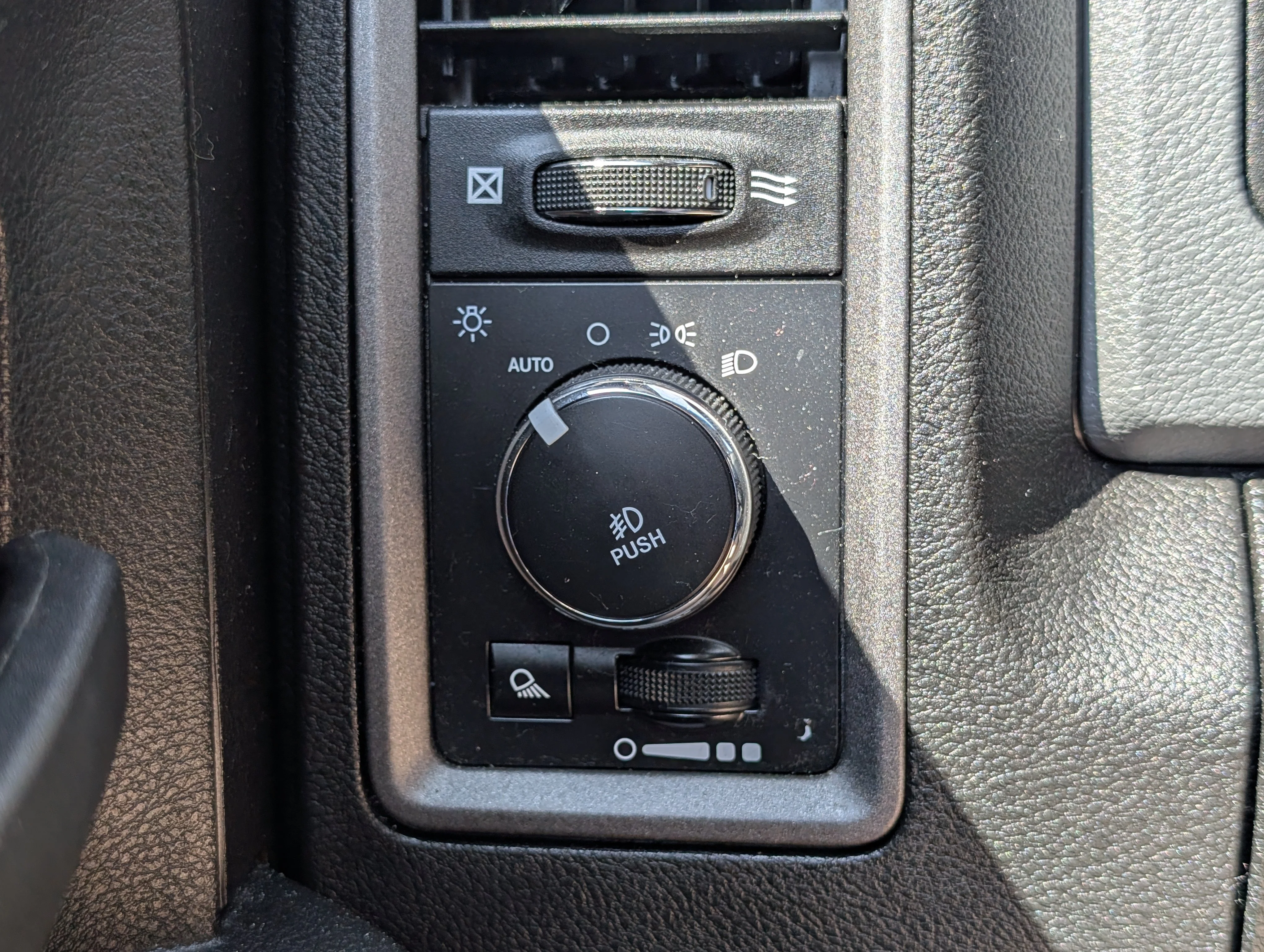 Used 2019 Bright White Ram ST image 26