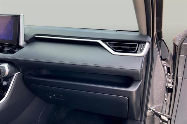 Certified Used 2025 MAGNETIC GRAY MET. Toyota  image 18