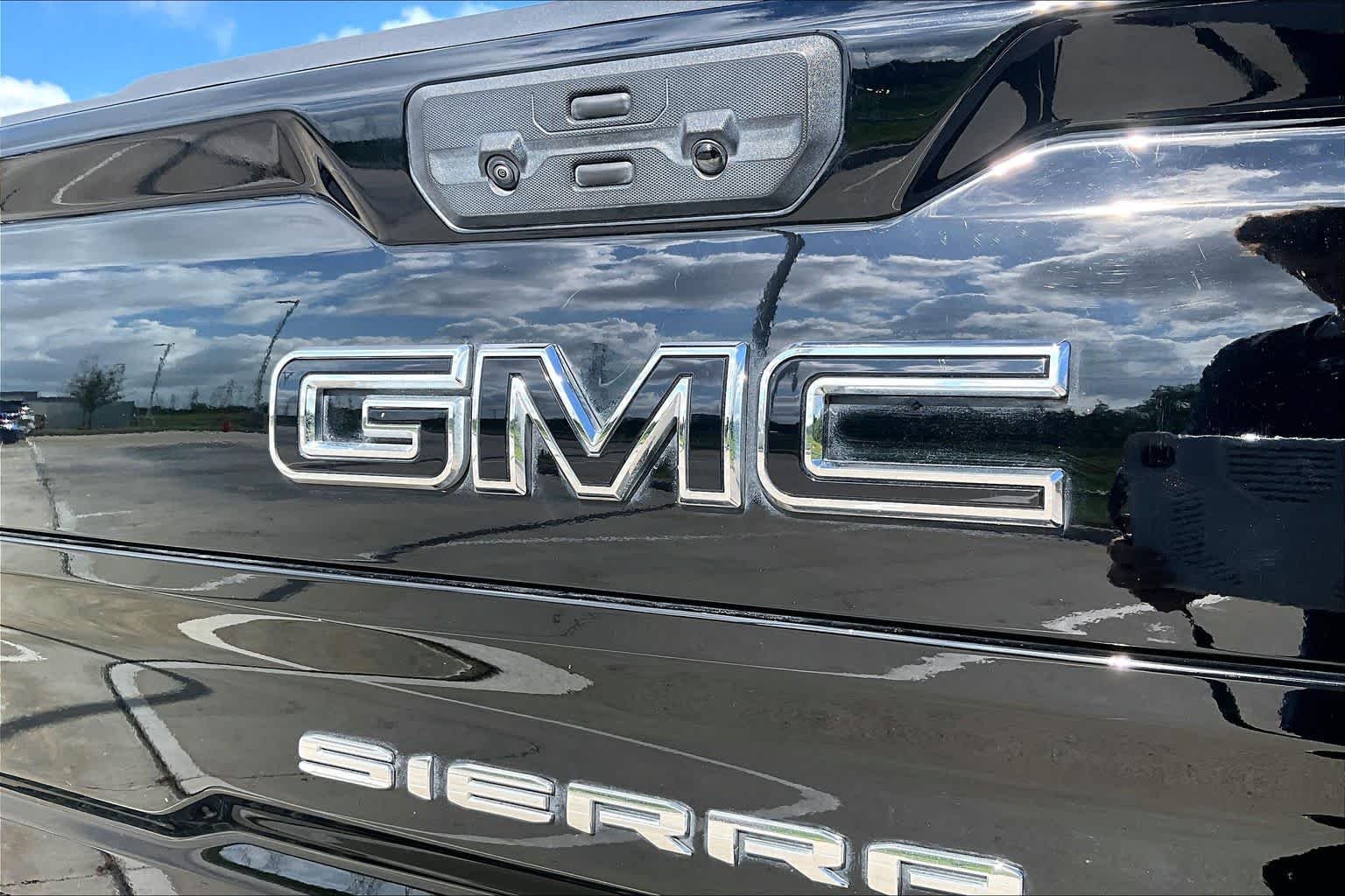 Used 2022 Onyx Black GMC Elevation image 30